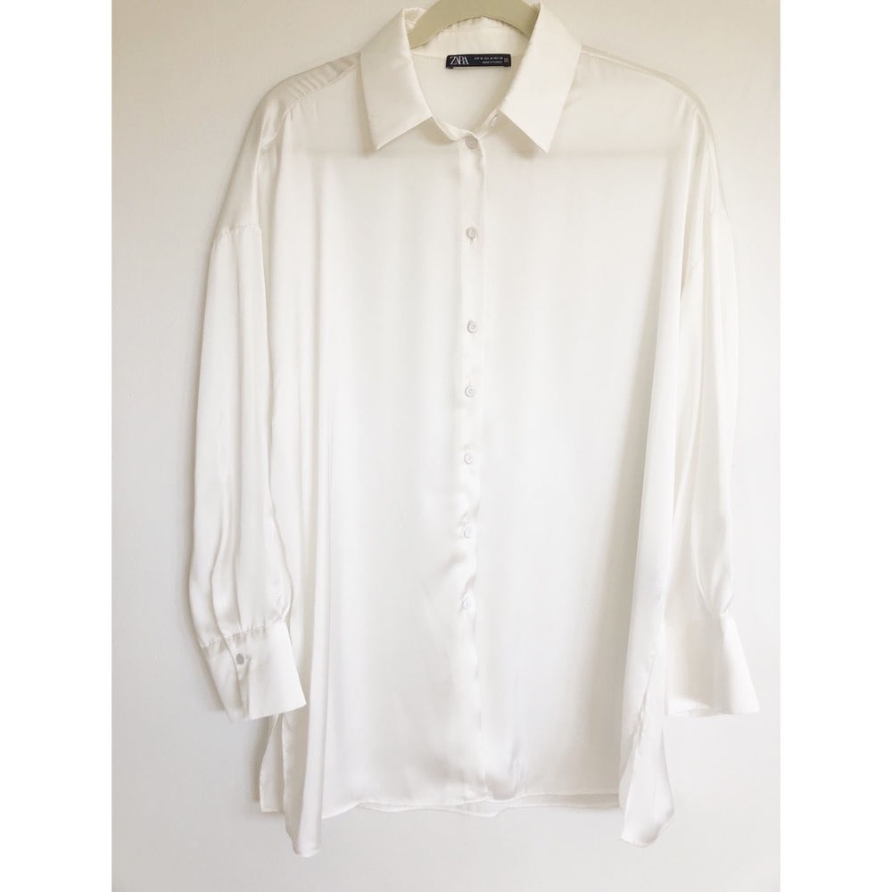 Zara oversized satin effect button down off White  blouse. Size M